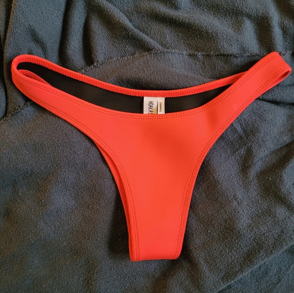 Hoaka red zippered cheeky bikini - Picture 3 of 7